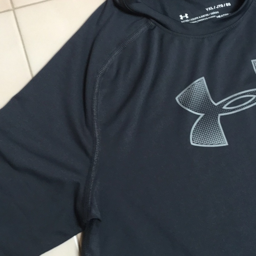 Under Armor Short Sleeved Shirt - Picture 3 of 4